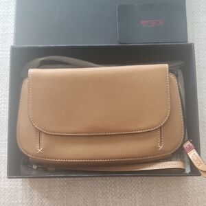 Tumi NWT Camel Leather Flap Wallet With Interchangeable Wristlet